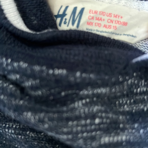 Dark blue long sleeved shirt hoodie with words ‘Cali State’. - Picture 2 of 3